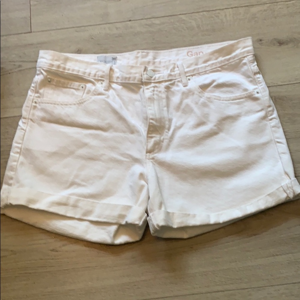 Gap sexy boyfriend jean shorts, white.